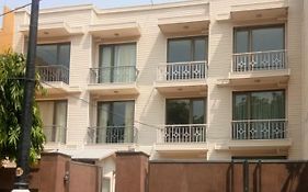 Uds Villa Scandinavian - Next To Vfs, Walking To Connaught Place
